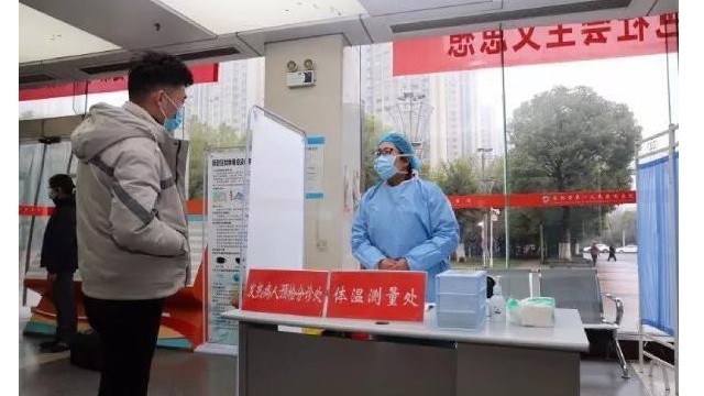 精準(zhǔn)抗擊疫情,醫(yī)院測(cè)溫門當(dāng)好防御"守門員"