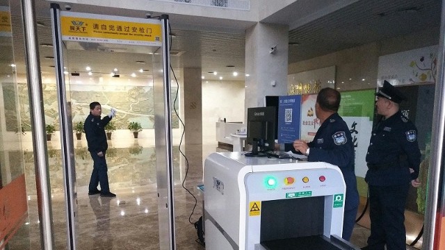 帶戰(zhàn)友送的"紀(jì)念品"過法院安檢門,為何被拘留?