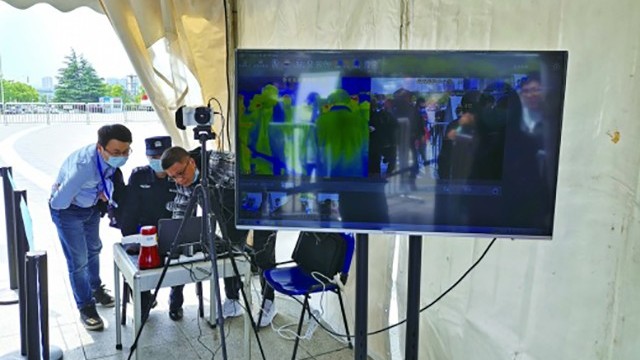 紅外熱成像體溫檢測儀測溫不停留，異常即報警，守住抗疫第一道防線