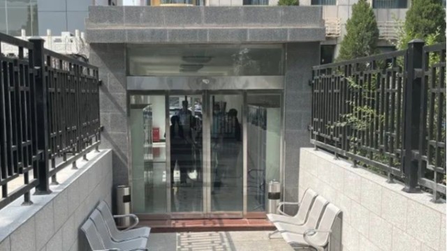 人民法院智慧安檢通道規(guī)范安全檢查、強化安保工作、保障訴訟安全